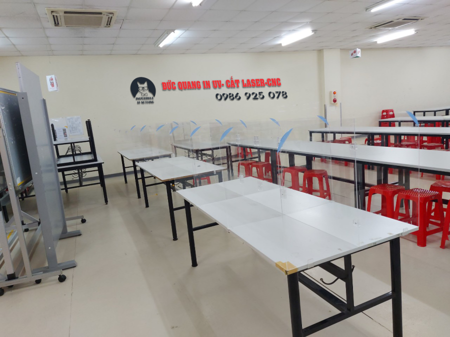 Tấm nhựa Mica trong suốt làm vách ngăn thumb