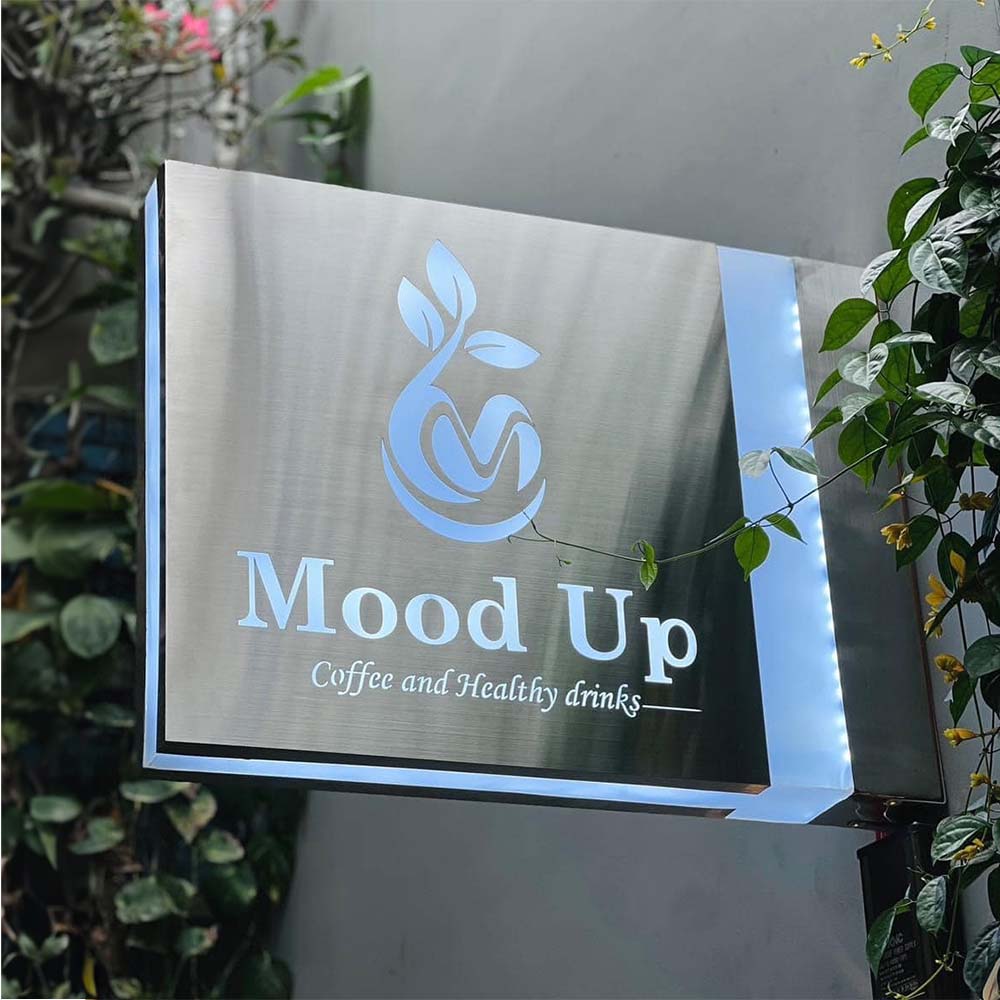 Bang hieu mica cho doanh nghiep nho giai phap quang ba gon nhe va hieu qua