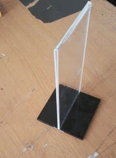 Kệ mica để tờ rơi A4